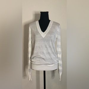 MNG‎ Suit- Long sleeve white and gray sweater blouse
Size medium